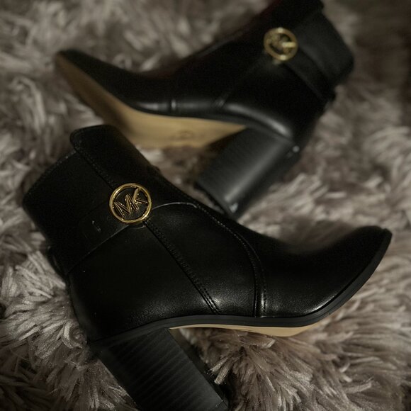 Carmen Michael Kors Bootie 5.5 Womens Black & Gold - Picture 1 of 2